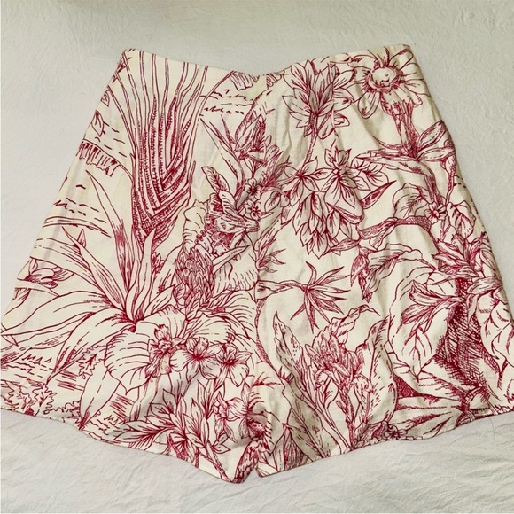 EXPRESS Floral Ruffle Shorts - Picture 5 of 5